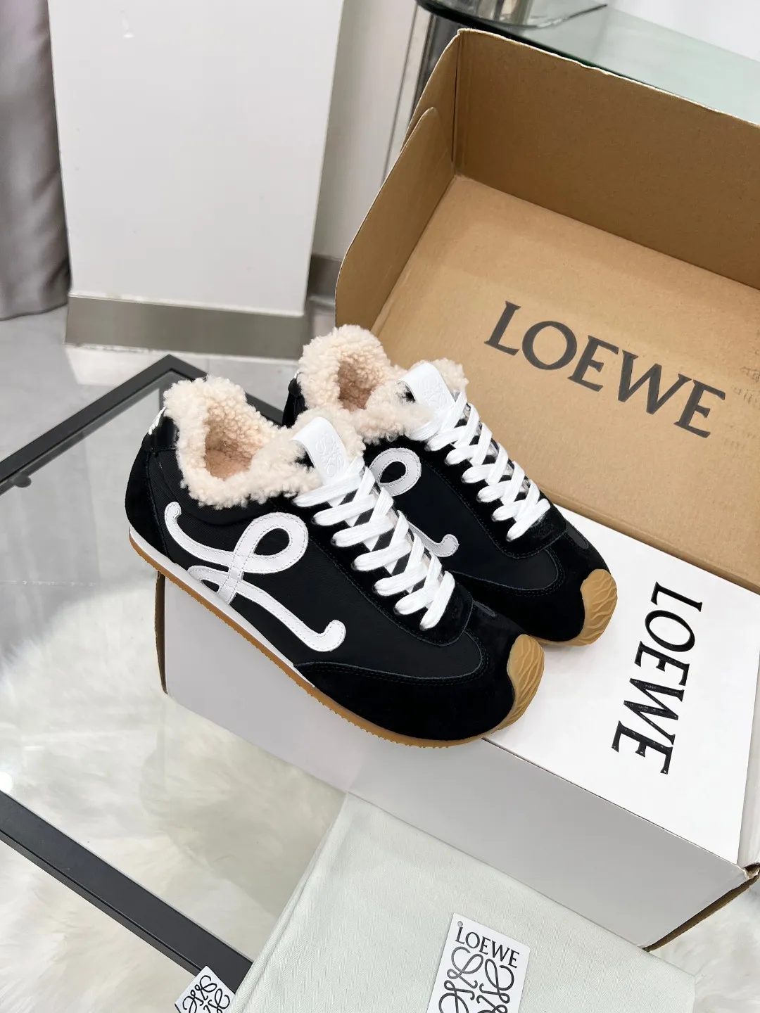 👟👟Ex-factory price 500👟👟 Male +10 2025 autumn and winter Maoli new style, the same style as Wang Yibo! Loewe Ballet Runner 2.0 sports shoes for couples, moral training shoes, new color matching retro series running shoes, standard size: women's size 35-40, men's size 39-45, button ➕20